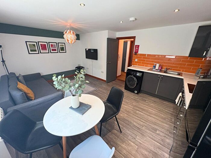 2 Bedroom Flat To Rent In Walter Road, Swansea, SA1