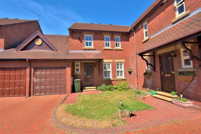 4 Bedroom Semi-Detached House To Rent In Three Mile Court, Gosforth, NE3