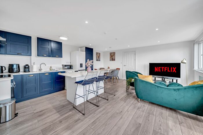 2 Bedroom Flat To Rent In Northfield Avenue, London, W13