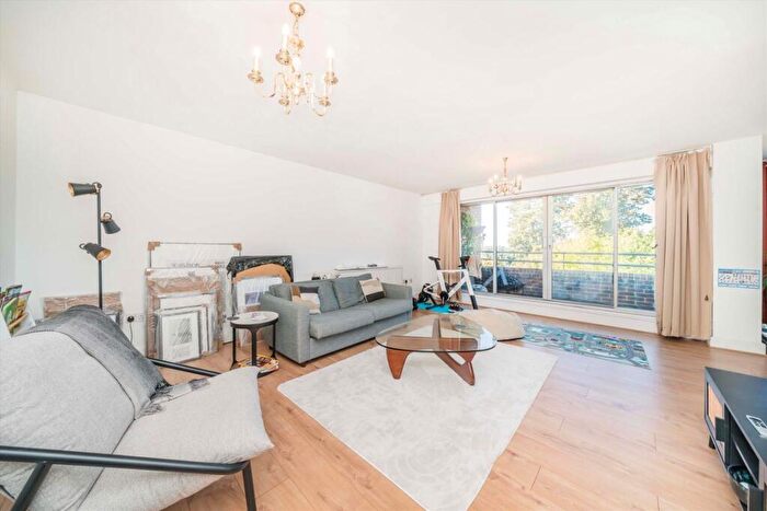 3 Bedroom Flat To Rent In Anglesea Road, Kingston Upon Thames, KT1