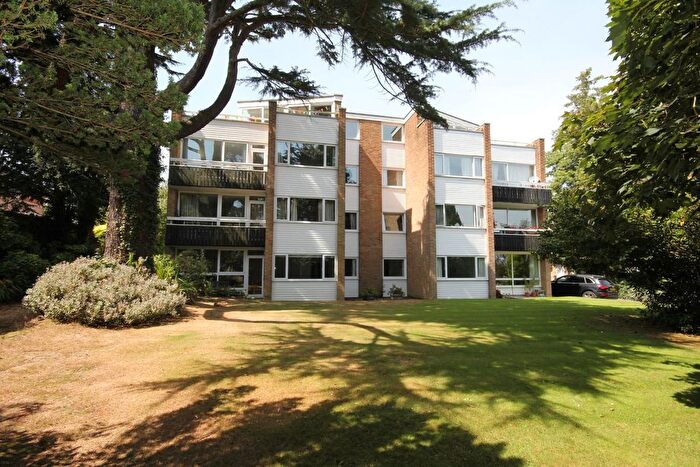 2 Bedroom Flat To Rent In Fairlawn, Oathall Road, Haywards Heath, RH16