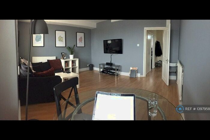 2 Bedroom Flat To Rent In Pomona House, London, SE8