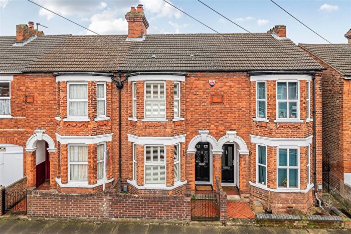 2 Bedroom Terraced House For Sale In York Street, Bedford, MK40