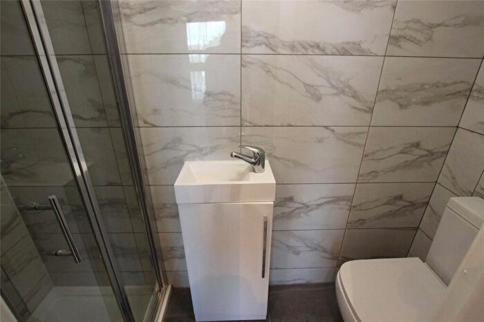 Semi-Detached House To Rent In Tomswood Hill, Ilford, IG6