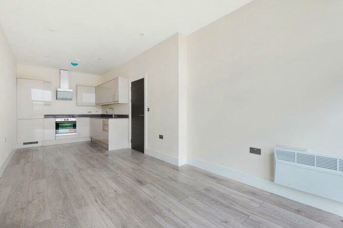 1 Bedroom Apartment To Rent In Slough, Berkshire, SL1