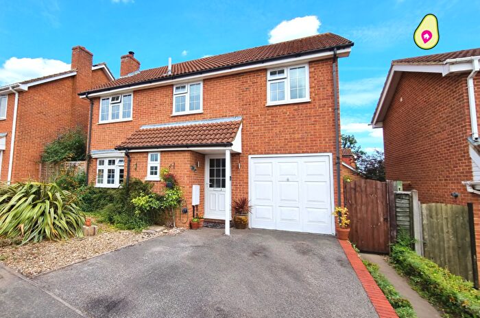 4 Bedroom Detached House For Sale In Acacia Avenue, Sandhurst, Berkshire, GU47