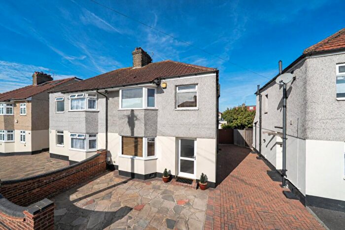3 Bedroom Semi Detached House For Sale In Hazeldene Road, Welling, DA16