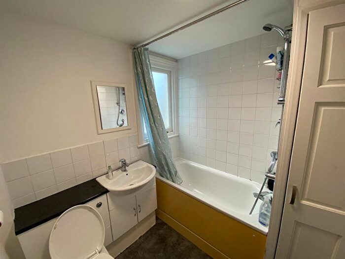 3 Bedroom Property To Rent In Landor Road, London, SW9
