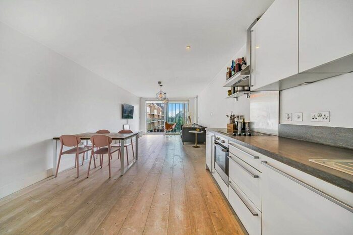 2 Bedroom Flat For Sale In Central Avenue, London, SW6