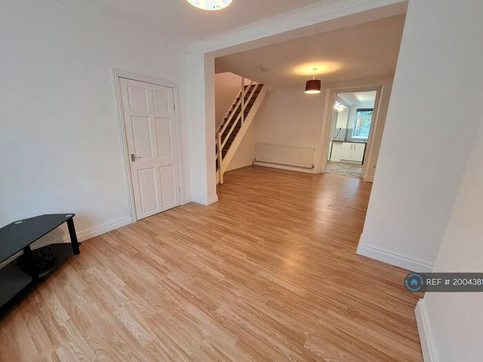 3 Bedroom Terraced House To Rent In Sylvia Terrace, Brynhyfryd, Swansea, SA5