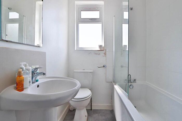3 Bedroom End Of Terrace House For Sale In Beverley Road, New Malden, KT3