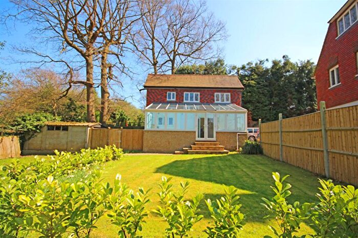 1 Bedroom Detached House To Rent In Kingswood, KT20