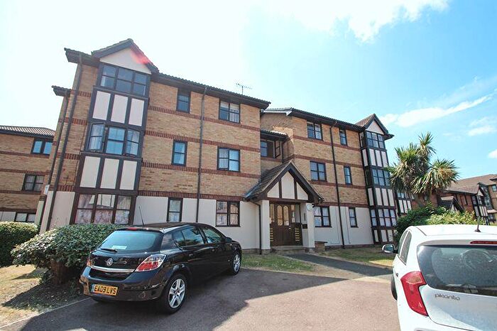 2 Bedroom Flat For Sale In Calshot Court, Osbourne Road, Dartford, Kent, DA2