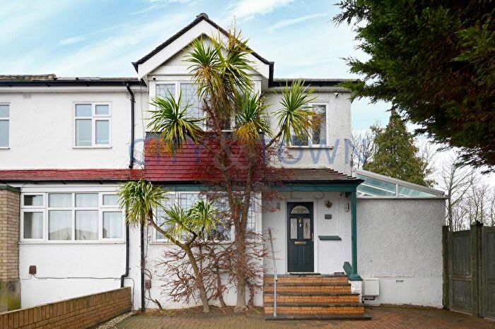 4 Bedroom End Of Terrace House For Sale In Moore Avenue, Grays, Essex, RM20
