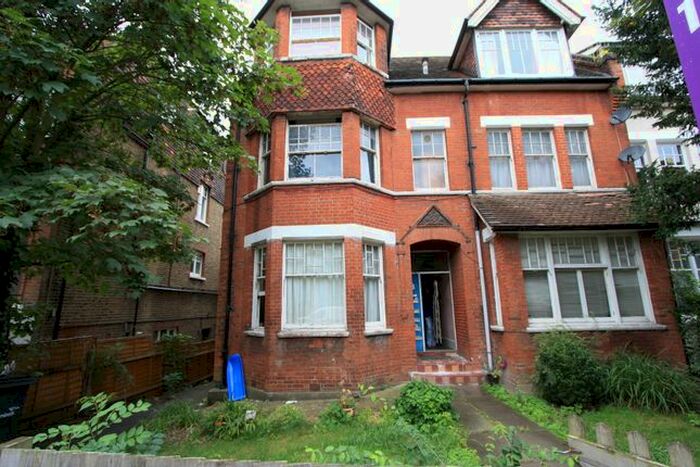 Studio To Rent In Riggindale Road, London, SW16