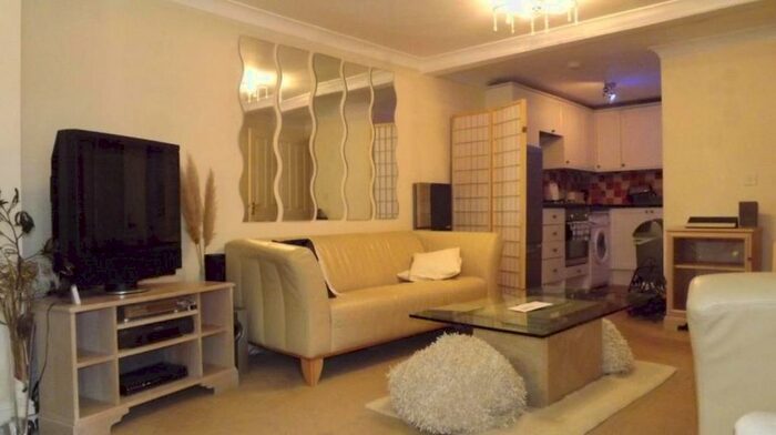 2 Bedroom Flat To Rent In Queens Road, Farnborough GU14