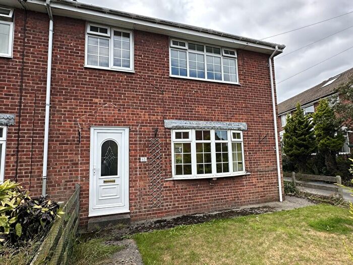3 Bedroom Town House For Sale In Whitehall Grove, Drighlington, Bradford, BD11