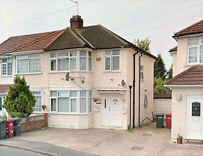 3 Bedroom Semi-Detached House To Rent In Glentworth Place, Slough, SL1