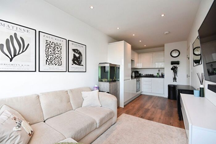 1 Bedroom Flat For Sale In Hubert Road, Brentwood, CM14