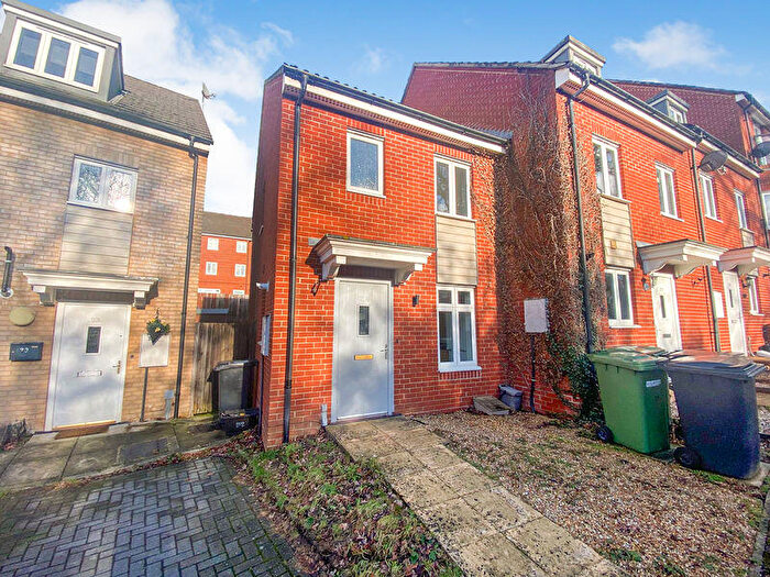 2 Bedroom End Of Terrace House For Sale In Pomeroy Crescent, Hedge End, SO30