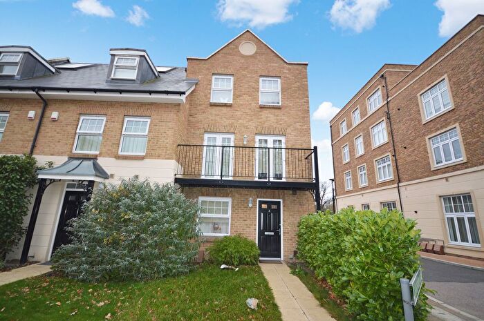 4 Bedroom End Terrace House To Rent In Mackintosh Street, Bromley, BR2