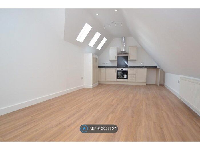 1 Bedroom Flat To Rent In High Street, Fordingbridge, SP6