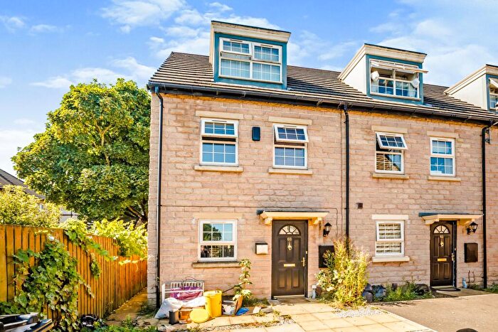 3 Bedroom End Of Terrace House To Rent In Marlington Drive, Huddersfield, West Yorkshire, HD2