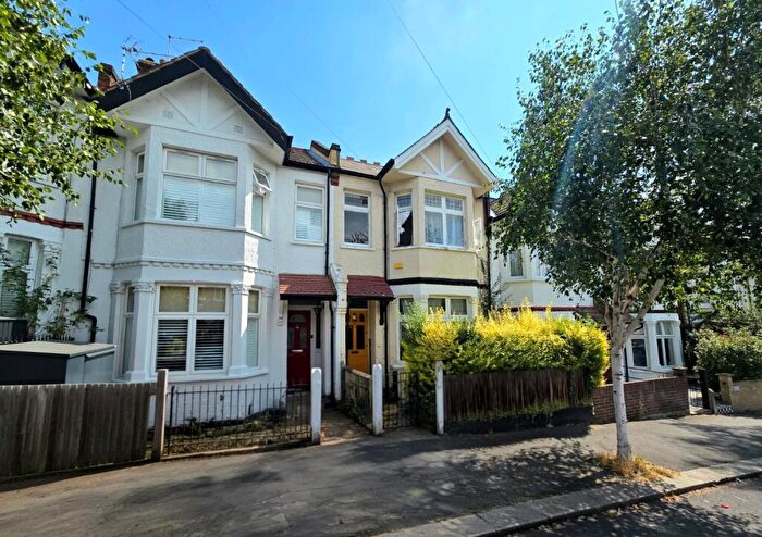 3 Bedroom House To Rent In Ruskin Walk, Herne Hill, London, SE24
