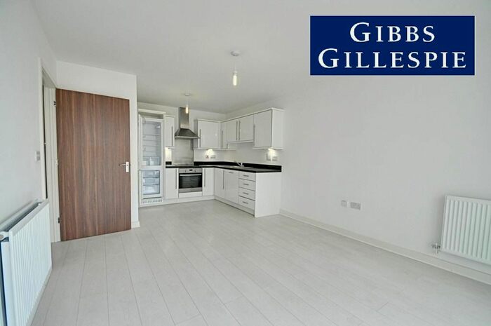 1 Bedroom Flat To Rent In Laval House, Great West Quarter, Brentford, TW8