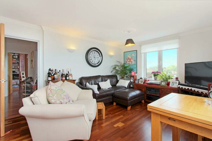 2 Bedroom Flat To Rent In Skyline Court, Central Croydon, CR0