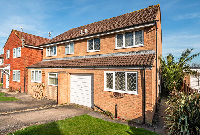 3 Bedroom Semi Detached House For Sale In Kingsleigh Park, Bristol, BS15