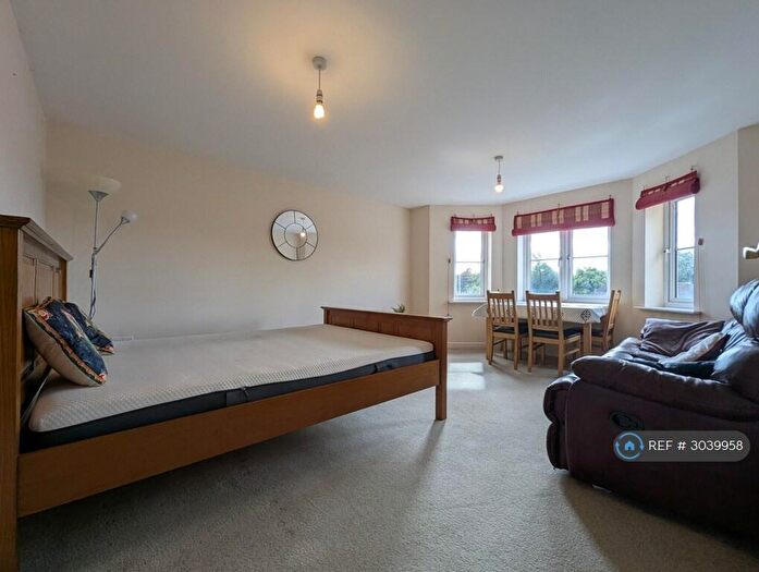2 Bedroom Flat To Rent In Martingale Chase, Newbury, RG14