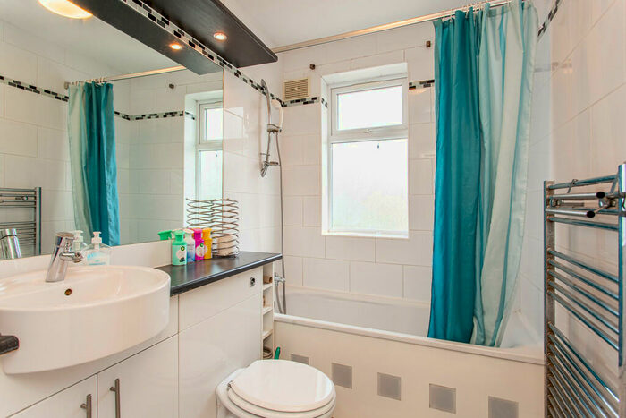 4 Bedroom Terraced House To Rent In Farrnace Road, Romford, Essex, RM6