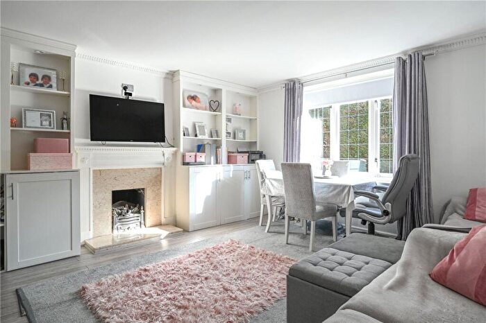 2 Bedroom Apartment To Rent In Rosslyn Park, Weybridge, KT13
