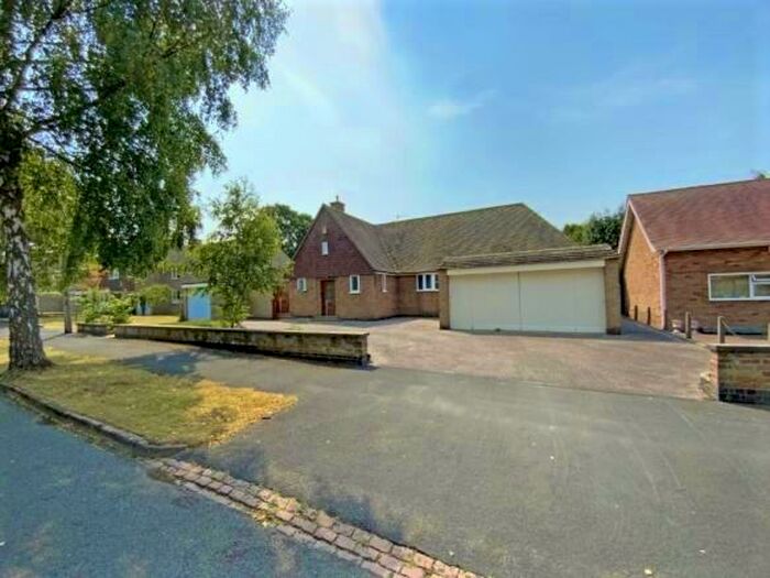 3 Bedroom Detached Bungalow To Rent In Morland Avenue, Stoneygate, Leicester, Leicestershire, LE2