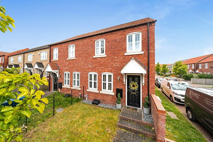 3 Bedroom Semi-Detached House For Sale In Pitsford Close, Lincoln, LN5