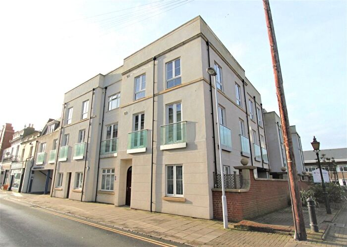 2 Bedroom Flat To Rent In Crescent Road, Worthing, BN11