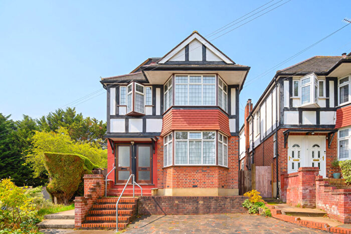 1 Bedroom Maisonette For Sale In Wells Drive, Kingsbury, London, NW9