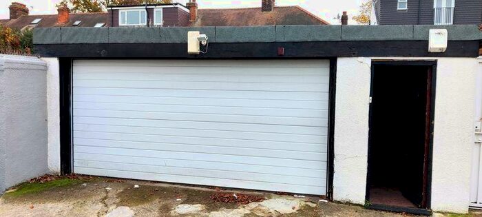 Garage / Parking To Rent In Ilford, IG4