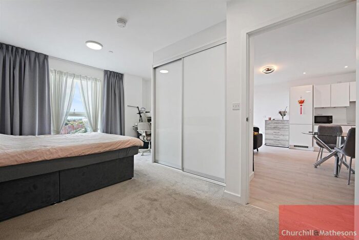 1 Bedroom Property To Rent In East Acton Lane, London, W3