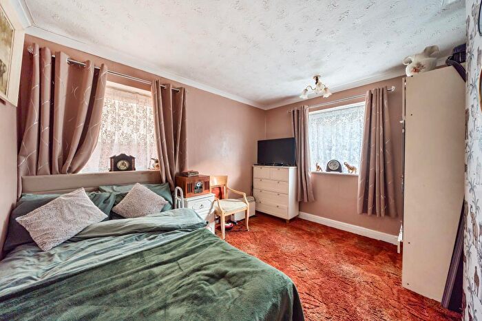 2 Bedroom Detached Bungalow For Sale In High Wycombe, Keep Hill, Buckinghamshire, HP11