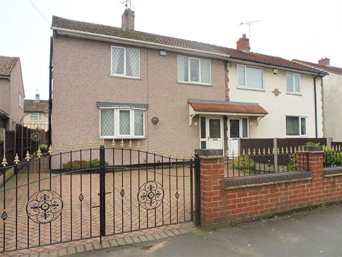 3 Bedroom Semi-Detached House To Rent In Clay Flat Lane, New Rossington, Doncaster, DN11