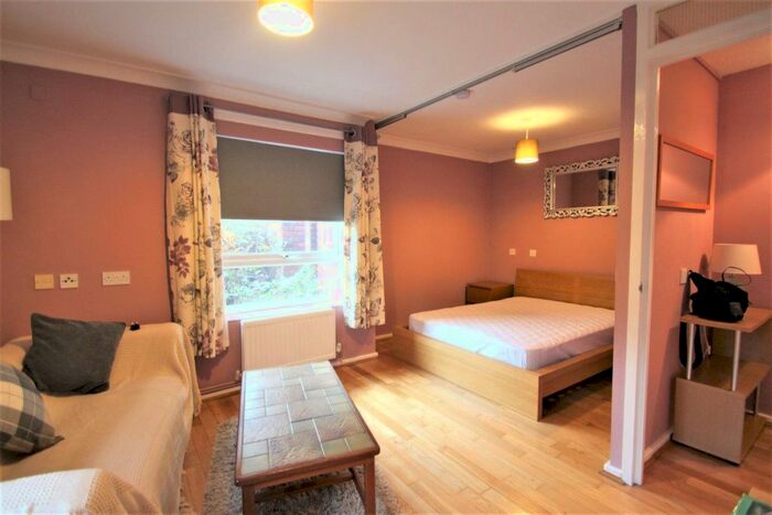 Studio To Rent In Twyford Avenue, Portsmouth, Hampshire, PO2