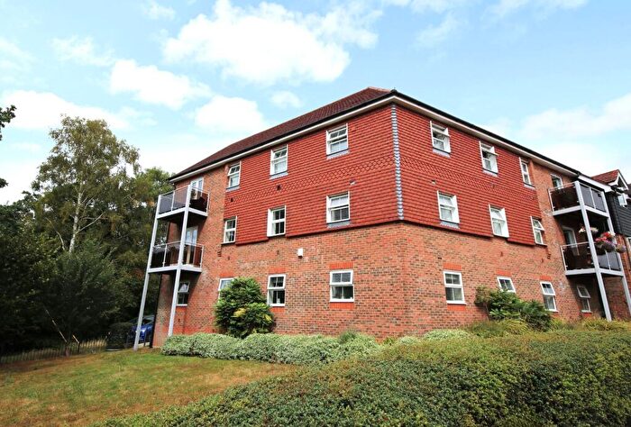 2 Bedroom Flat For Sale In White's Way, Hedge End, SO30