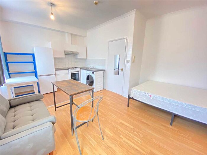 Studio To Rent In Castlehill Parade, The Avenue, West Ealing, W13