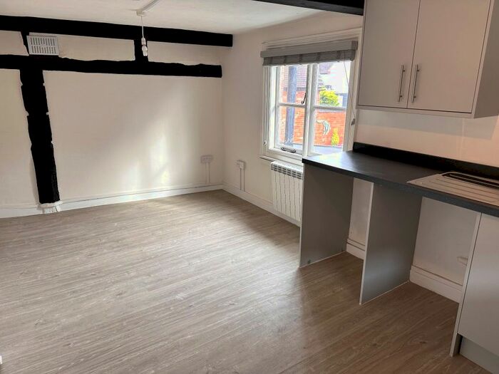3 Bedroom Flat To Rent In High Street, Alcester, B49
