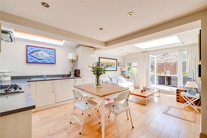 2 Bedroom Flat For Sale In Furness Road, London, SW6