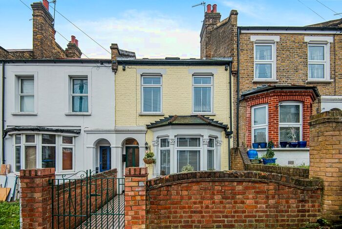 4 Bedroom Terraced House To Rent In Plum Lane, London SE18