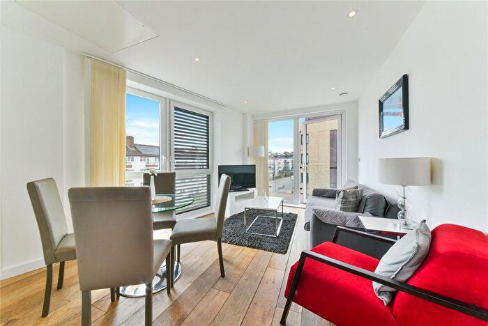 2 Bedroom Flat To Rent In Providence Place, London, SE10