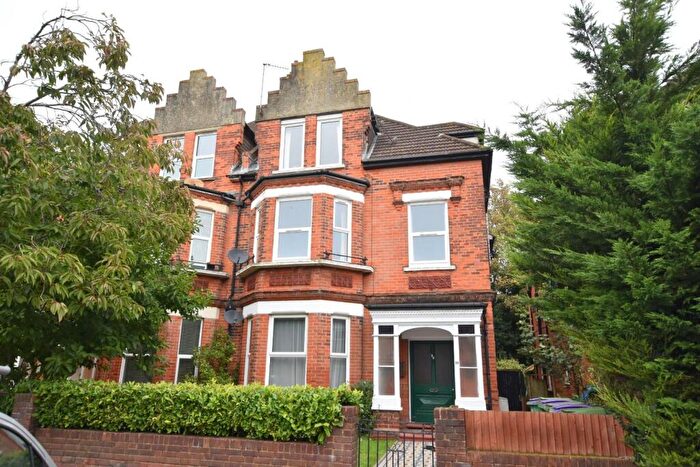 2 Bedroom Flat For Sale In Kingsnorth Gardens, Folkestone, CT20